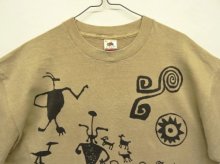 他の写真1: 90'S ROCK ART BY BRAVO シングルステッチ 両面染み込みプリント 半袖 Tシャツ ベージュ USA製 (VINTAGE)