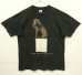 画像1: 90'S WILLIAM WEGMAN "IN THE BOX" FOTOFOLIO製 Tシャツ ブラック USA製 (VINTAGE) (1)