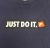 画像3: 00'S NIKE "JUST DO IT." ボックスロゴ 半袖 Tシャツ ネイビー (VINTAGE) (3)