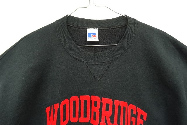 画像: 90'S RUSSELL ATHLETIC "WOODBRIDGE ATHLETICS" 前Vガゼット付き クルーネック スウェットシャツ ブラック USA製 (VINTAGE)